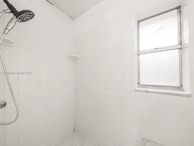 2551 Lakeview Dr — Photo 38