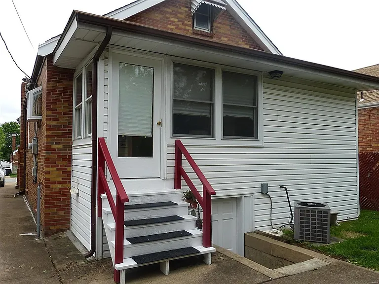 9043 Kathleen Ave — Photo 3