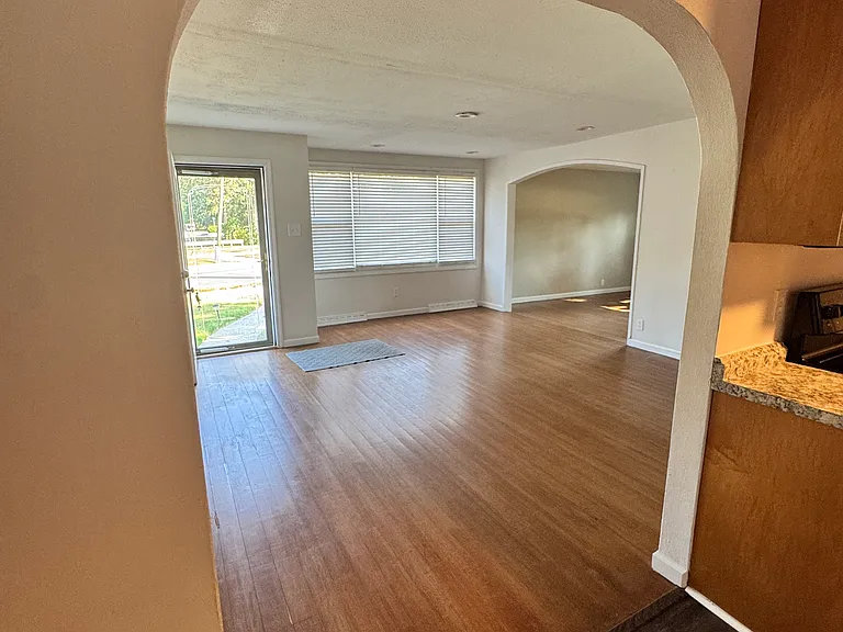 201 Ridgewood Dr — Photo 4