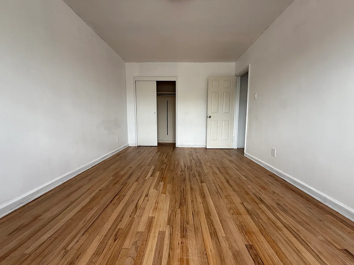Building Photo - 2159 W 12th St #2