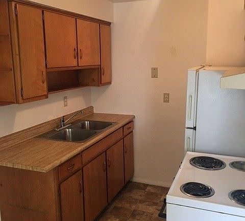 3rd image of 545 Burns Ave