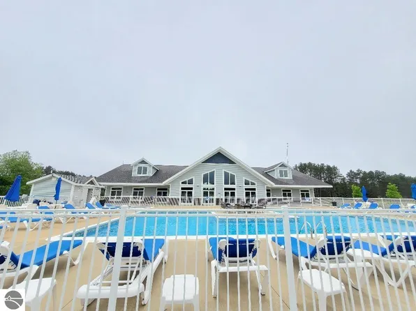 6100 Larson Rd SW, South Boardman, MI 49680