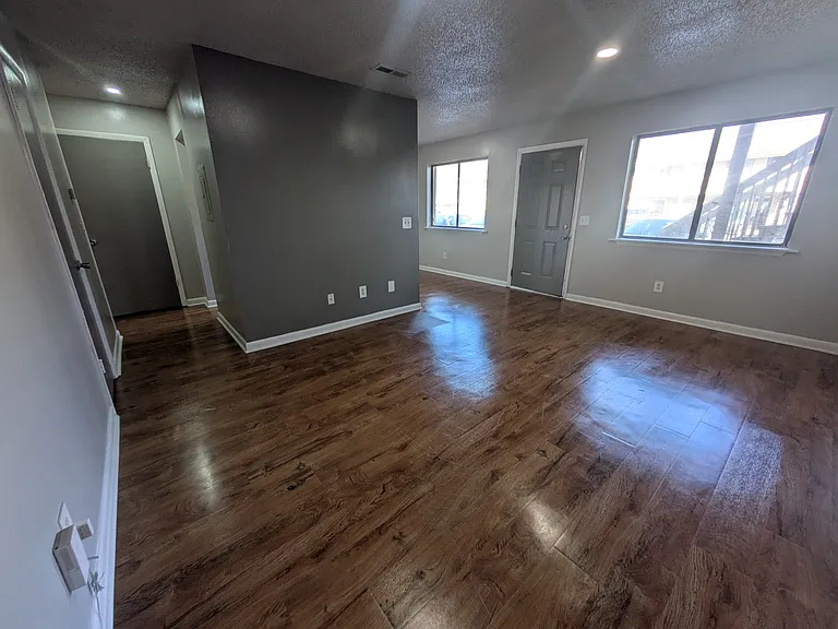 Torrance Apartment — Photo 3