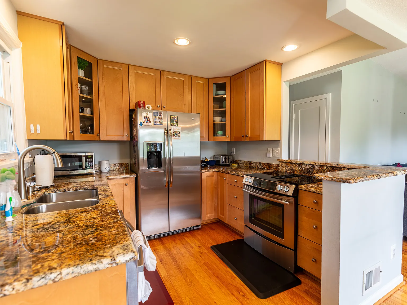 4 bed, 1950 sqft, $3,270 — Photo 3