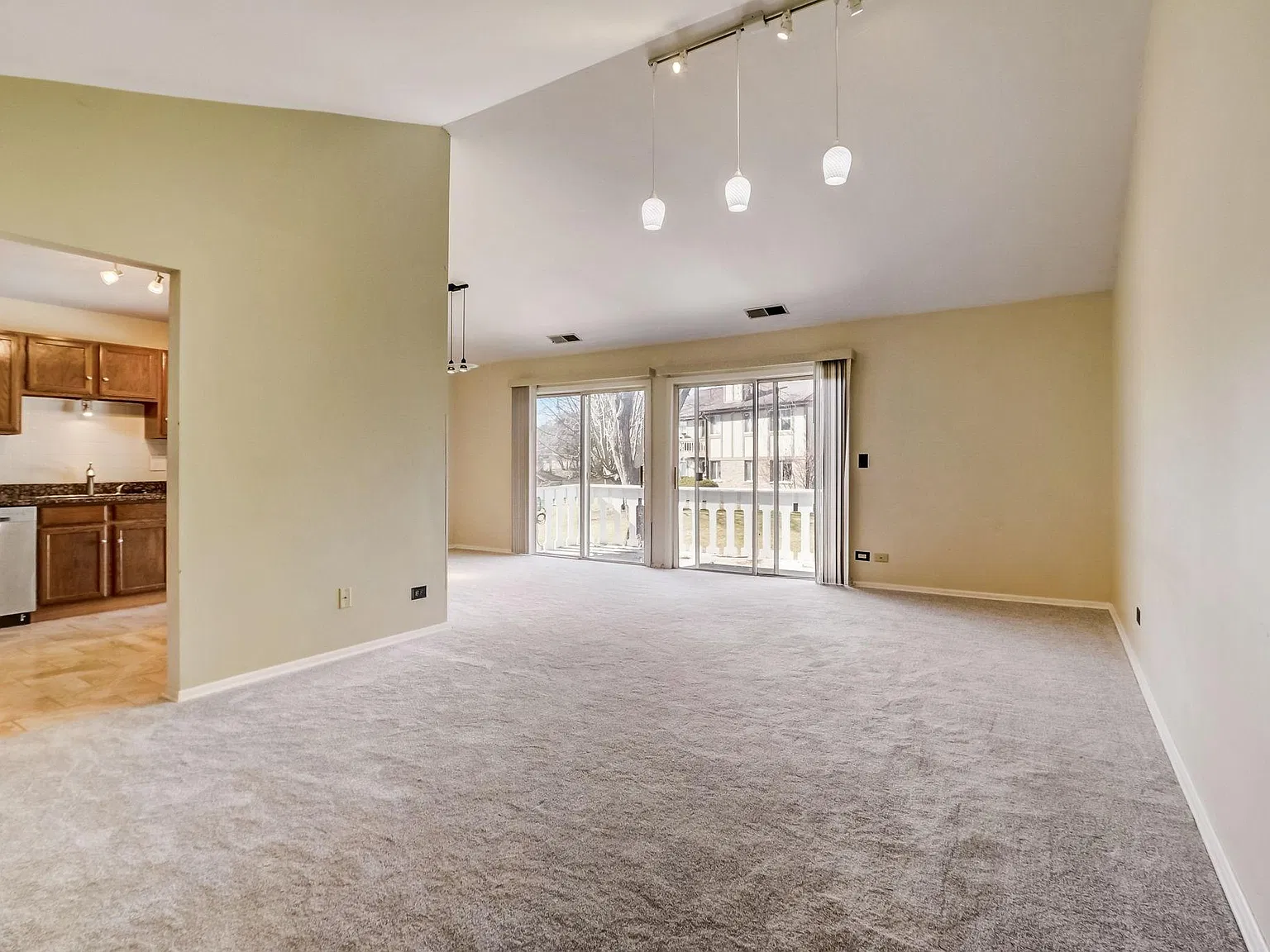 214 Blossom Ct — Photo 4