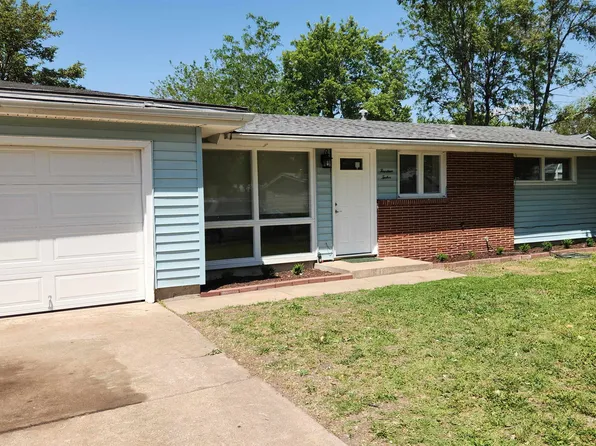 1412 Brittany St, Salina, KS 67401