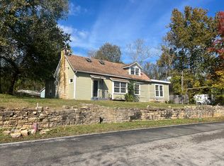 120 Parkway Rd, Beaver, AR 72613