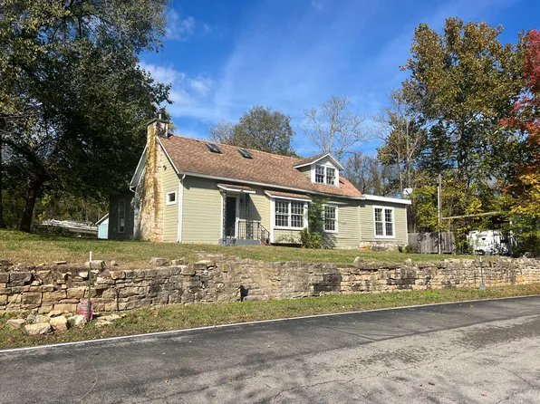 120 Parkway Rd, Beaver, AR 72613