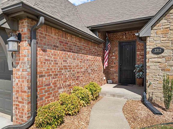 3rd image of 3313 S Black Oak Dr