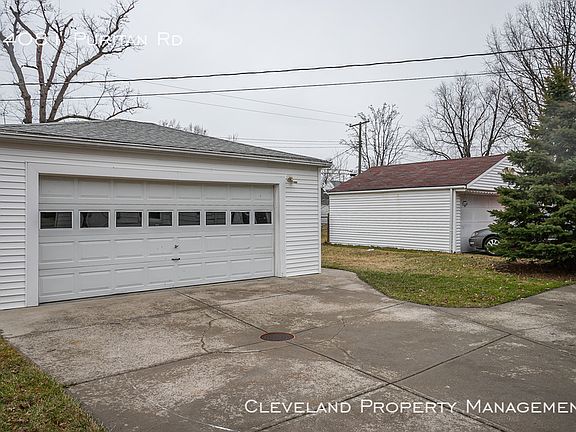 3rd image of 24081 Puritan Ave