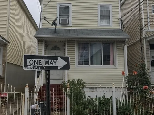 126 Smith St, Elizabeth City, NJ 07201