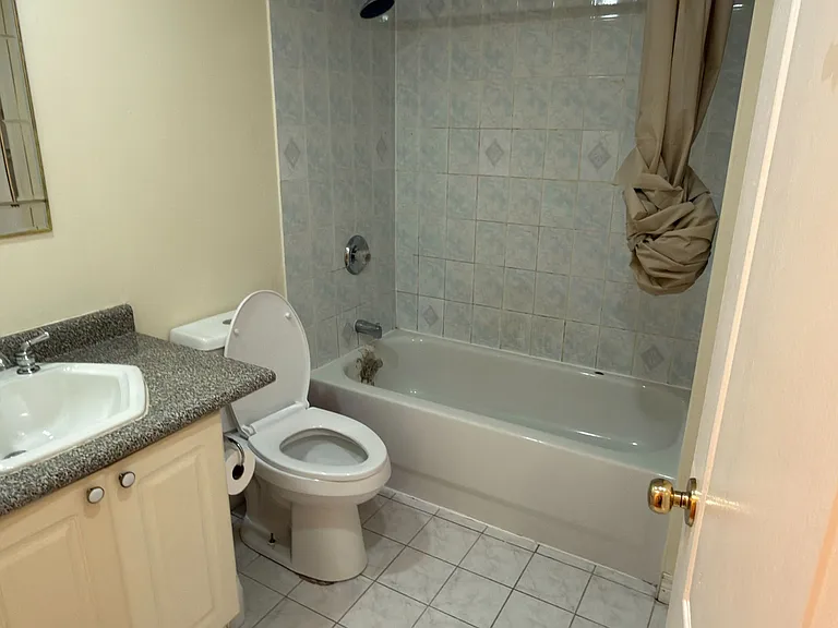 5202 Huntingfield Dr E — Photo 29