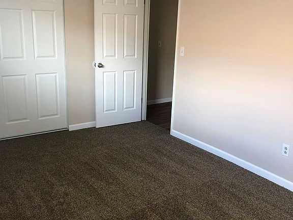 5th image of 1625 SE Oak St APT 2
