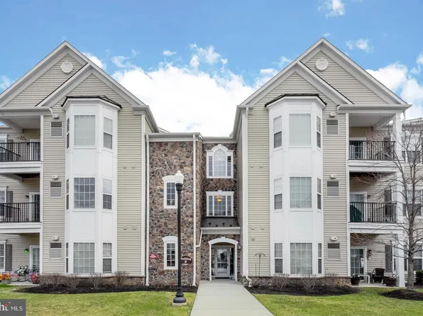 921 Creekside Dr, Brookhaven, PA 19015