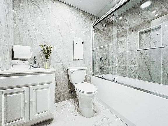 5th image of 248 W 35th St #701