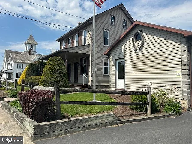 200 E Main St — Photo 3
