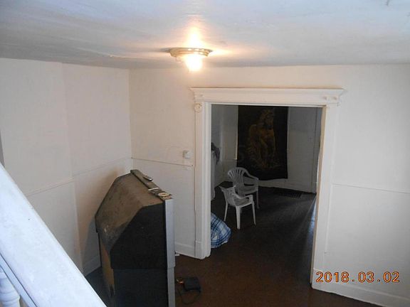 4th image of 597-599 Stanley Ave