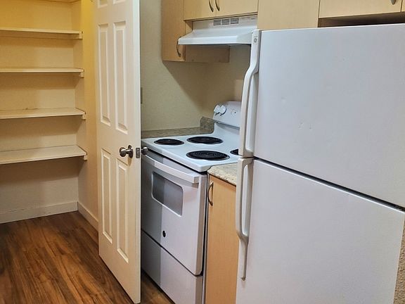3rd image of 1005 W 15th St #C