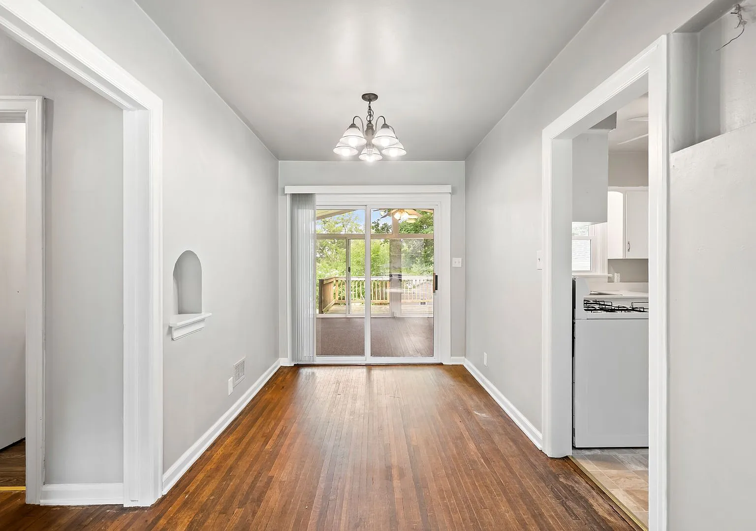 915 W 9th St - Cedar Falls — Photo 3