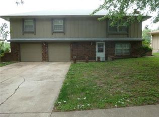 3029 S Peck Dr, Independence, MO 64055