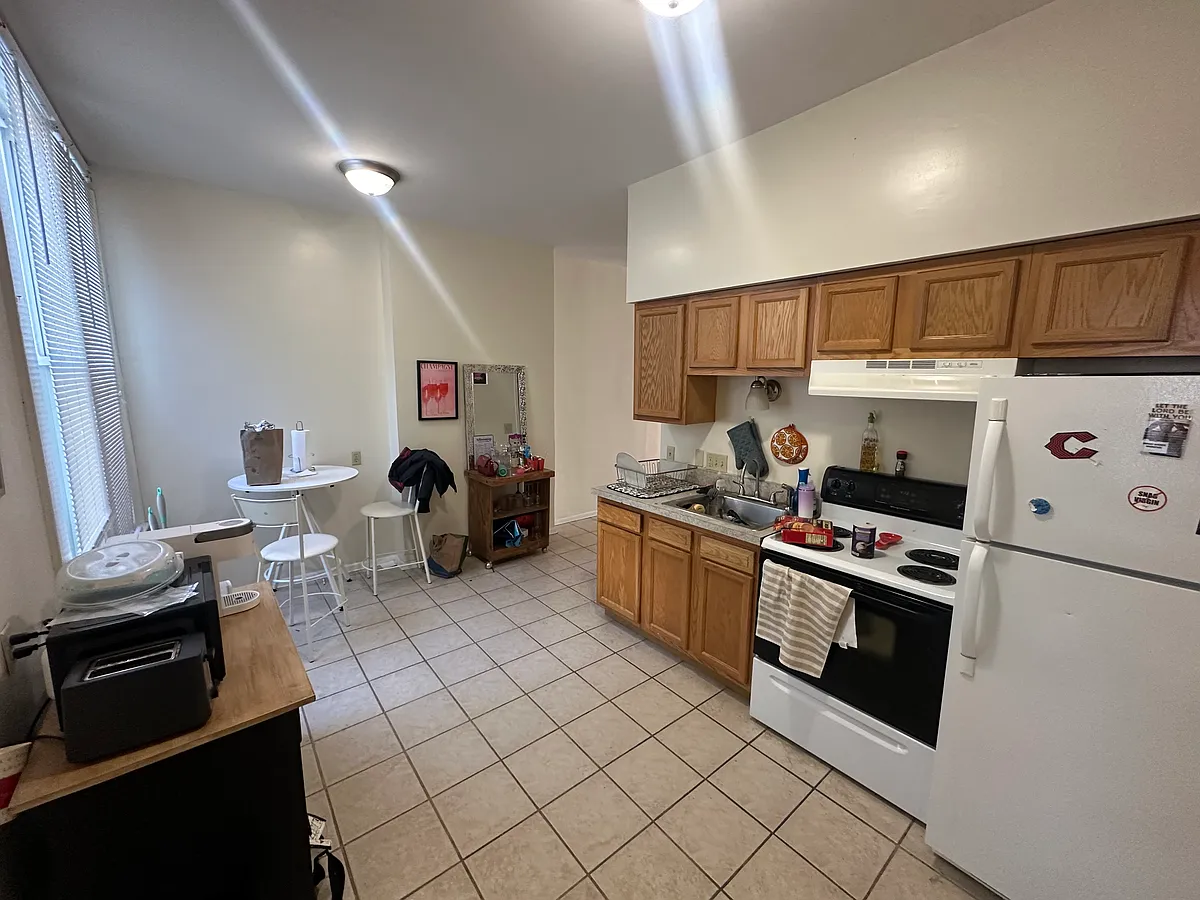 Building Photo - 2812 Jefferson Ave #4
