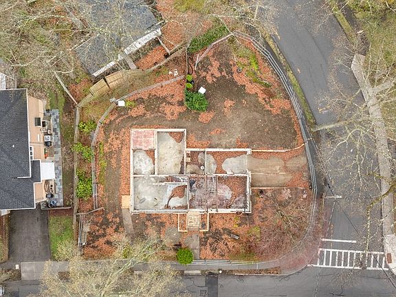 5th image of 73 Beverly Rd