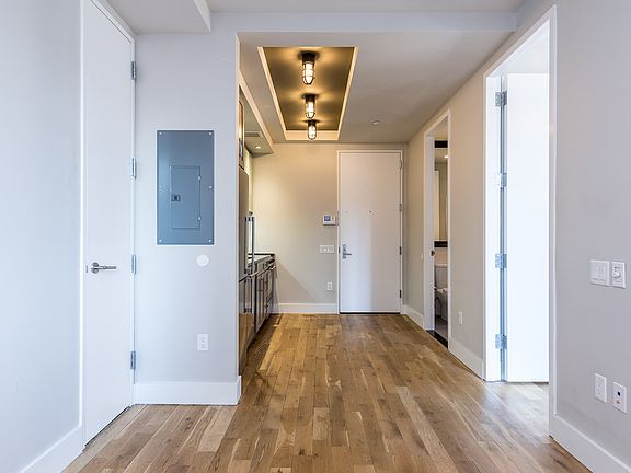 5th image of 185 Leonard St #1R