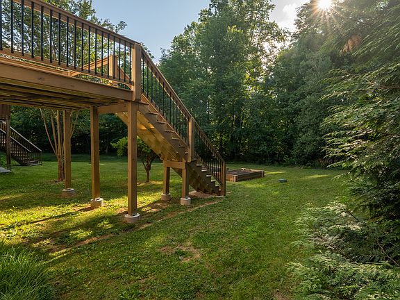 2nd image of 1820 Clay Dr