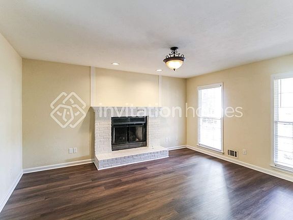 4th image of 2736 Ravenwood Dr