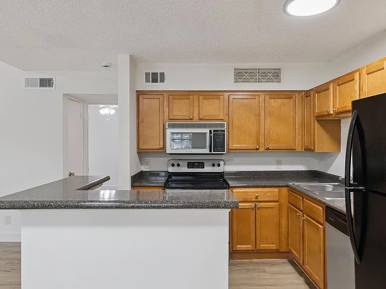 320 Black Oak Ct #204 — Photo 12