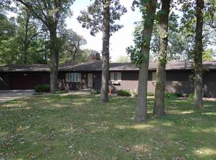2145 Pin Oak Estates Ln, Charles City, IA 50616