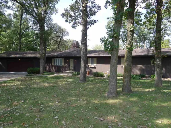 2145 Pin Oak Estates Ln, Charles City, IA 50616