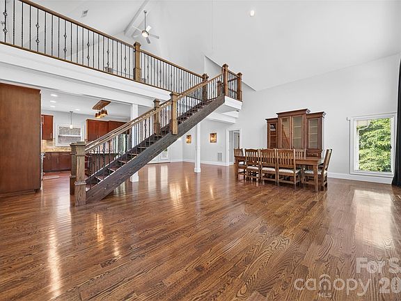 2nd image of 2977 Cabin Creek Dr