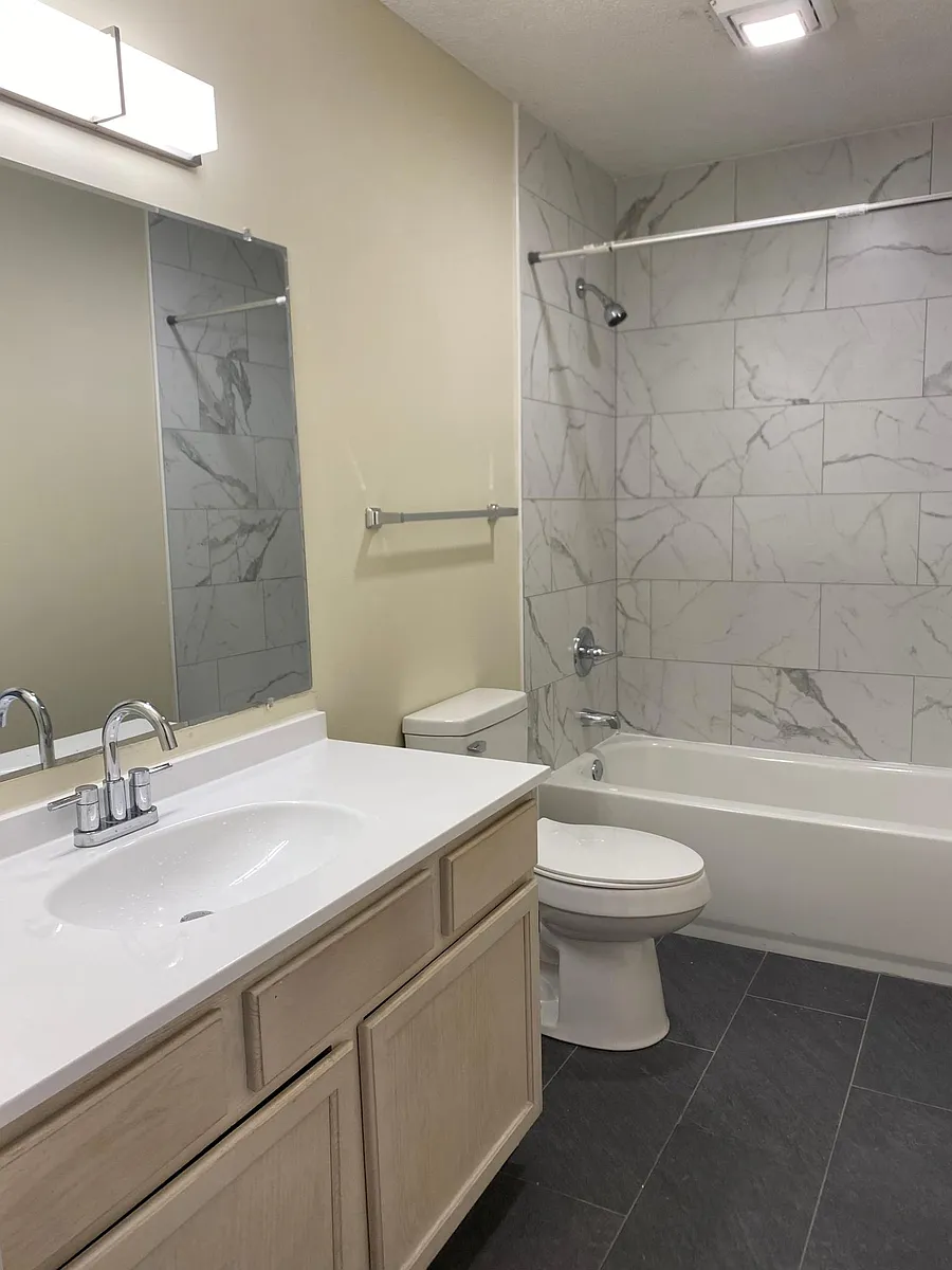 Building Photo - 754 Woodbriar Trl #7