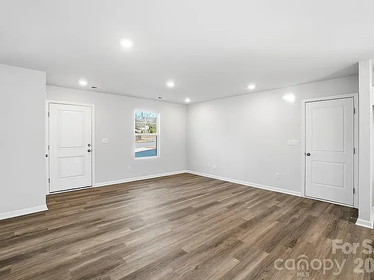 1009 Suncrest Ave — Photo 9