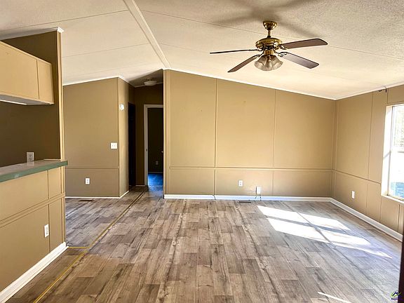 3rd image of 141 Shady Oaks Rd