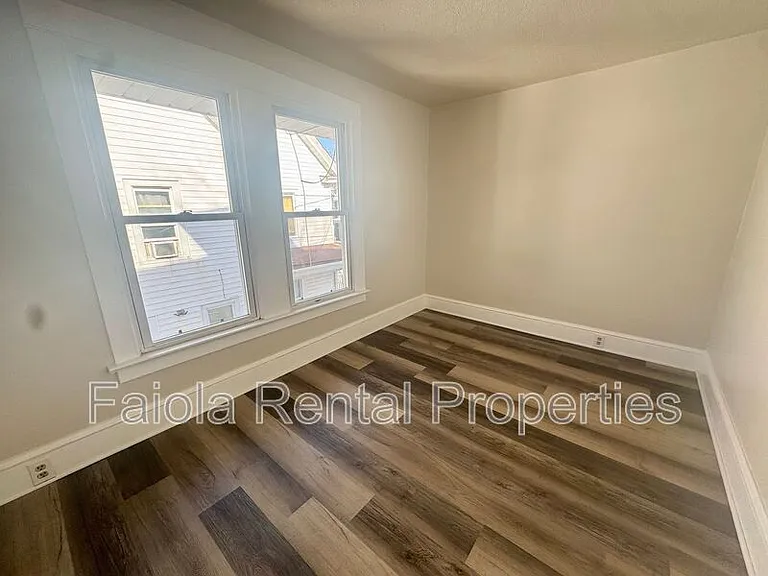 706 Buck St — Photo 11