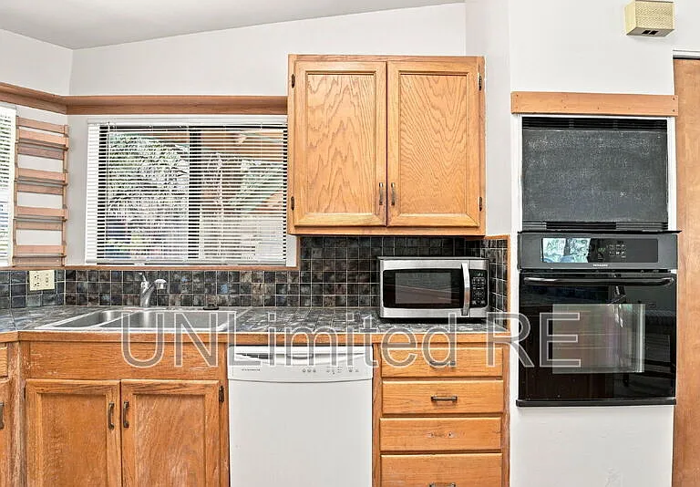 1410 N Inverrary Way — Photo 37