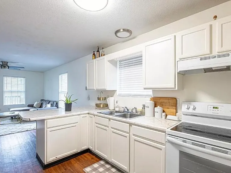 2809 Brooks Ave — Photo 8