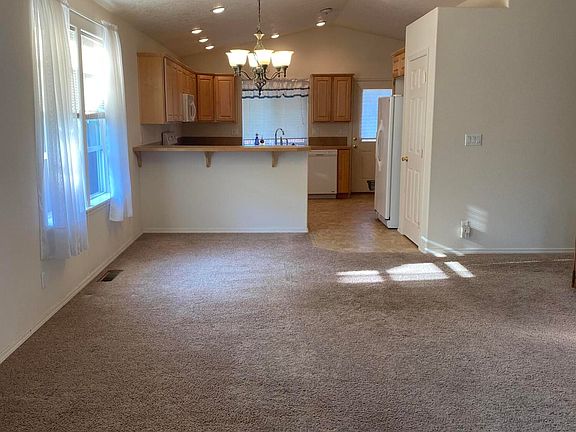 5th image of 749 NE Fieldstone Ct