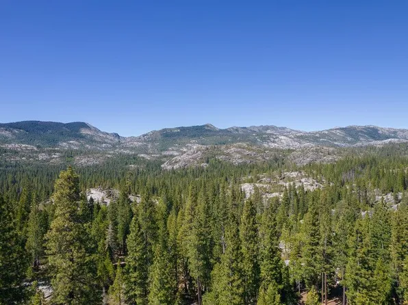 11820 Eagle Lakes Rd, Soda Springs, CA 95728