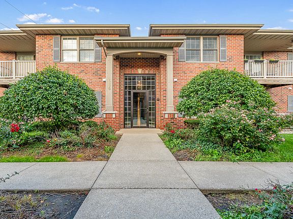 2nd image of 635 Cambridge Ct APT 2B