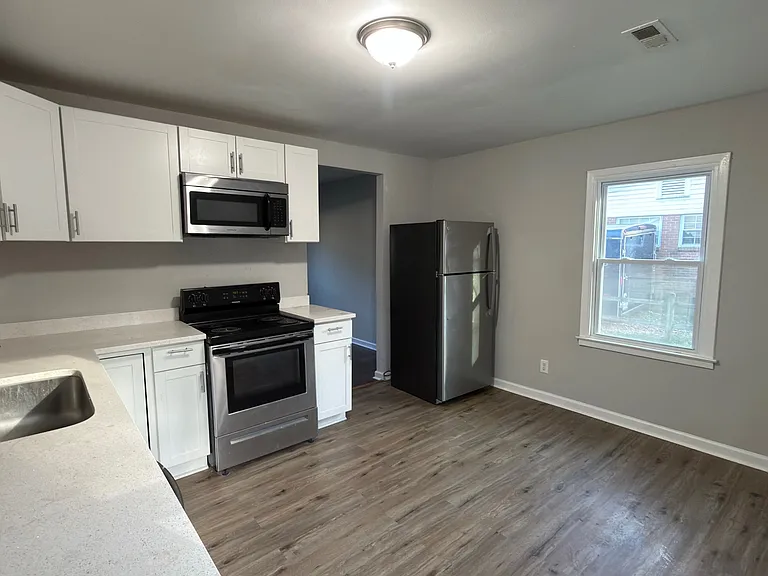 2900 Edsel Pl — Photo 4