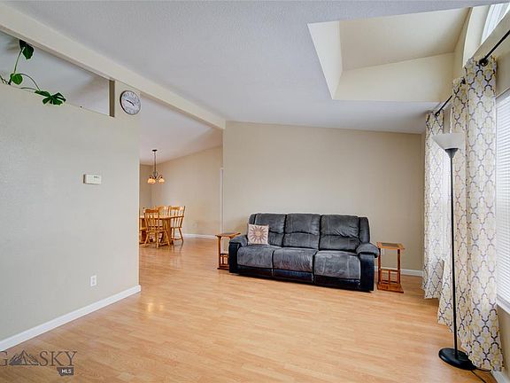 3rd image of 806 Golden West Dr