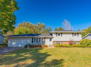 430 Robert Dr, Sun Prairie, WI 53590