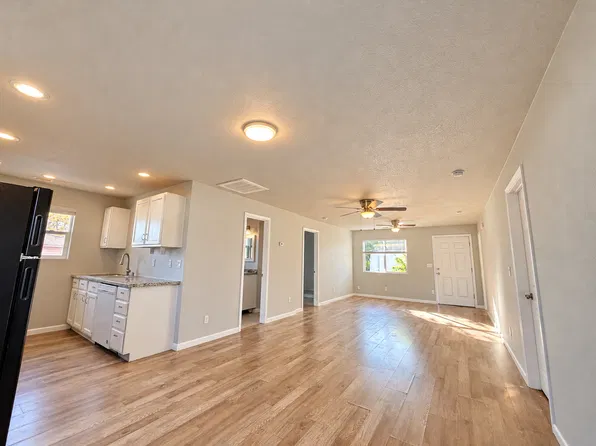 1028 H St, Sparks, NV 89431