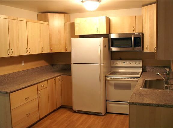 4th image of 18619 Collins St APT F27