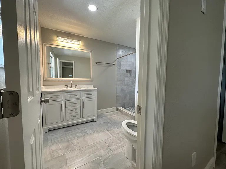 2210 S Euclid Cir #B — Photo 31