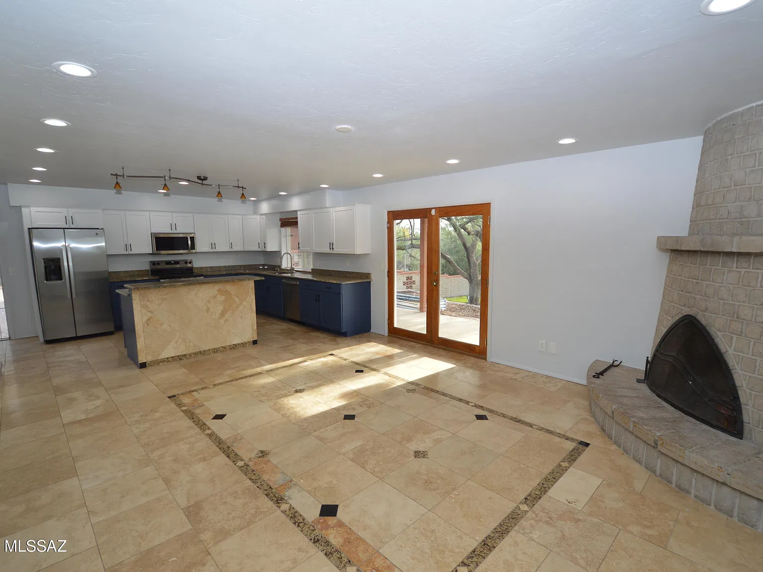4 bed, 2.0 bath, 2290 sqft, $2,950 — Photo 3