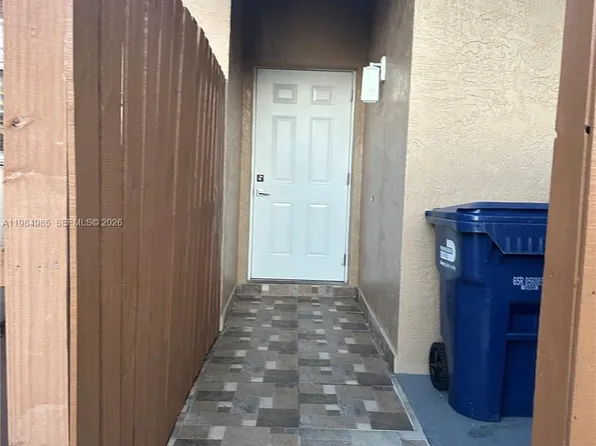 6708 NW 188th Ter, Hialeah, FL 33015